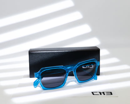 Espejuelo Gafas de sol acetato japonés azules transparente sobre mesa con sombras